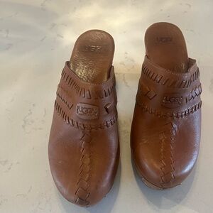 Ugg clogs, brown size 8